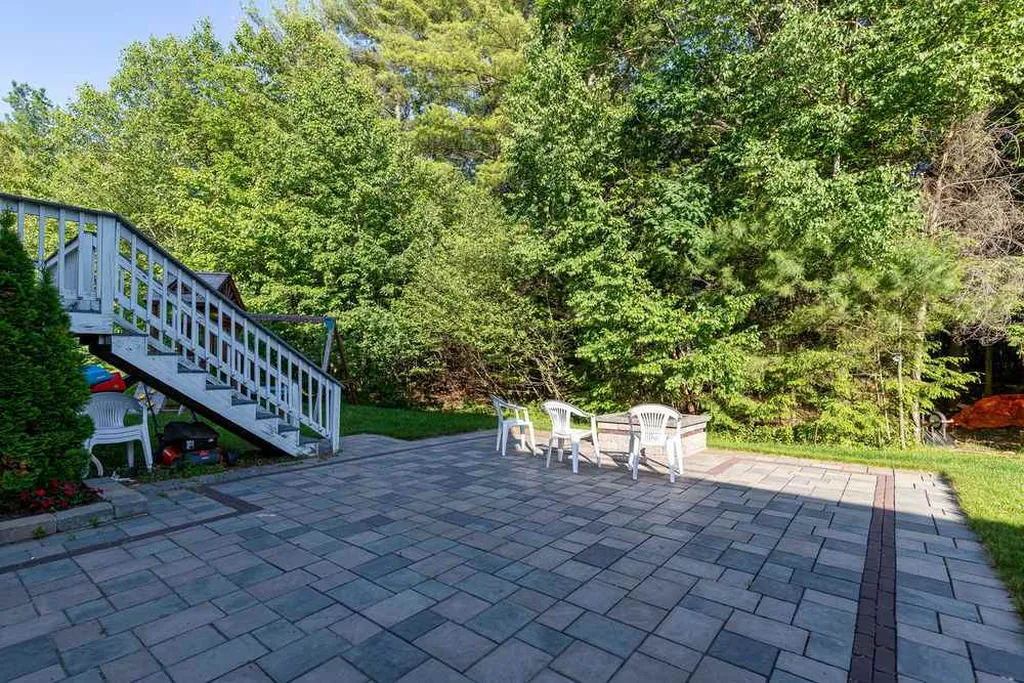 33 Jay Way Rochester NH 03868