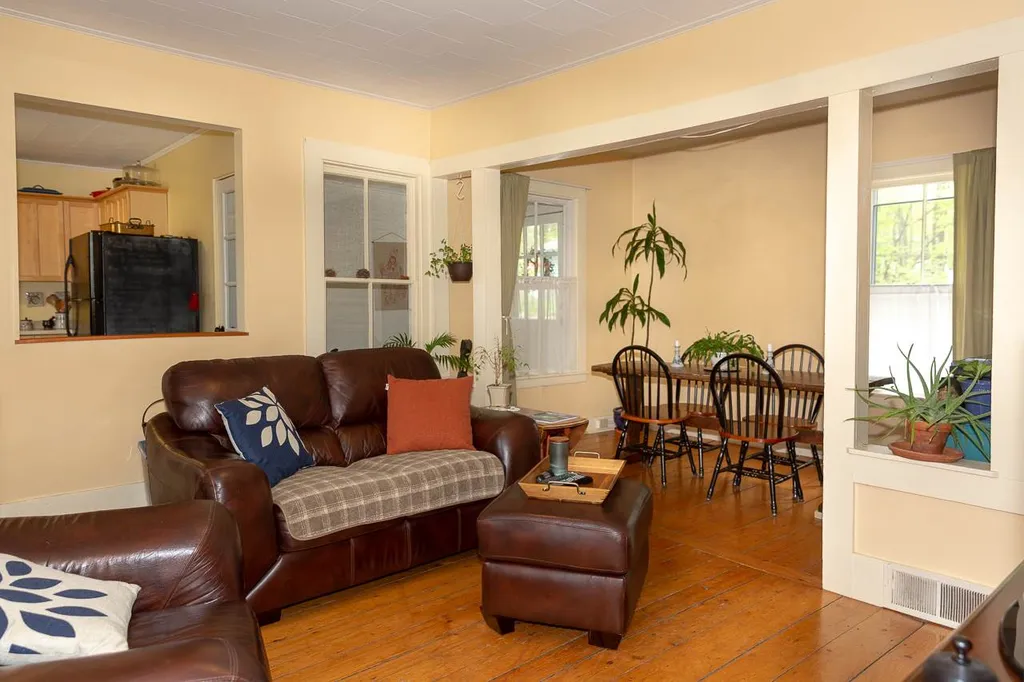 11 Mount Pleasant Street Newmarket NH 03857