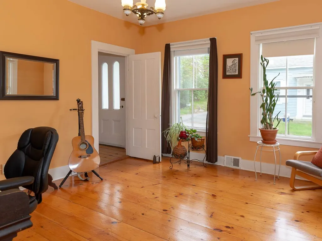 11 Mount Pleasant Street Newmarket NH 03857