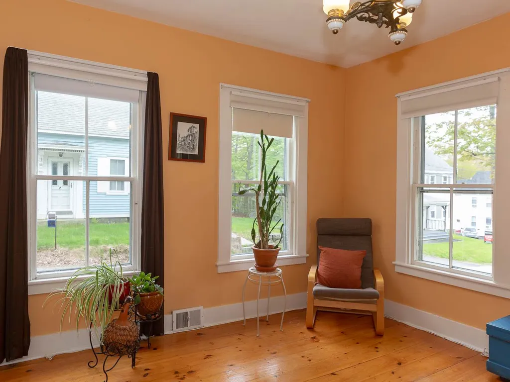 11 Mount Pleasant Street Newmarket NH 03857