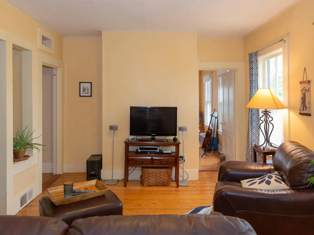 11 Mount Pleasant Street Newmarket NH 03857