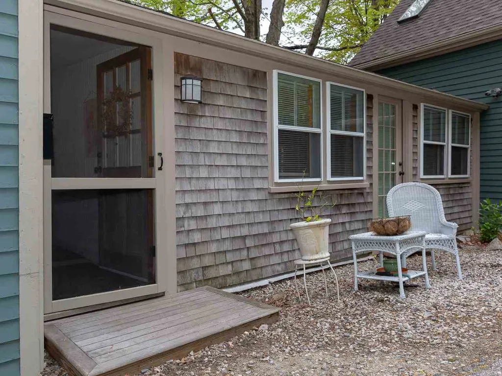 11 Mount Pleasant Street Newmarket NH 03857
