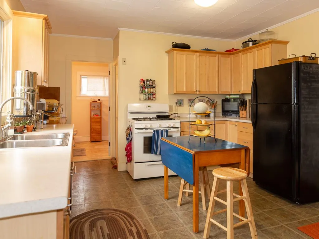 11 Mount Pleasant Street Newmarket NH 03857