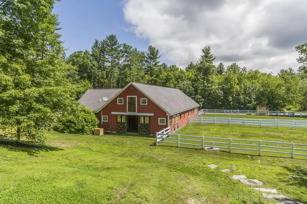 49 Oak Hill Road Brookline NH 03033
