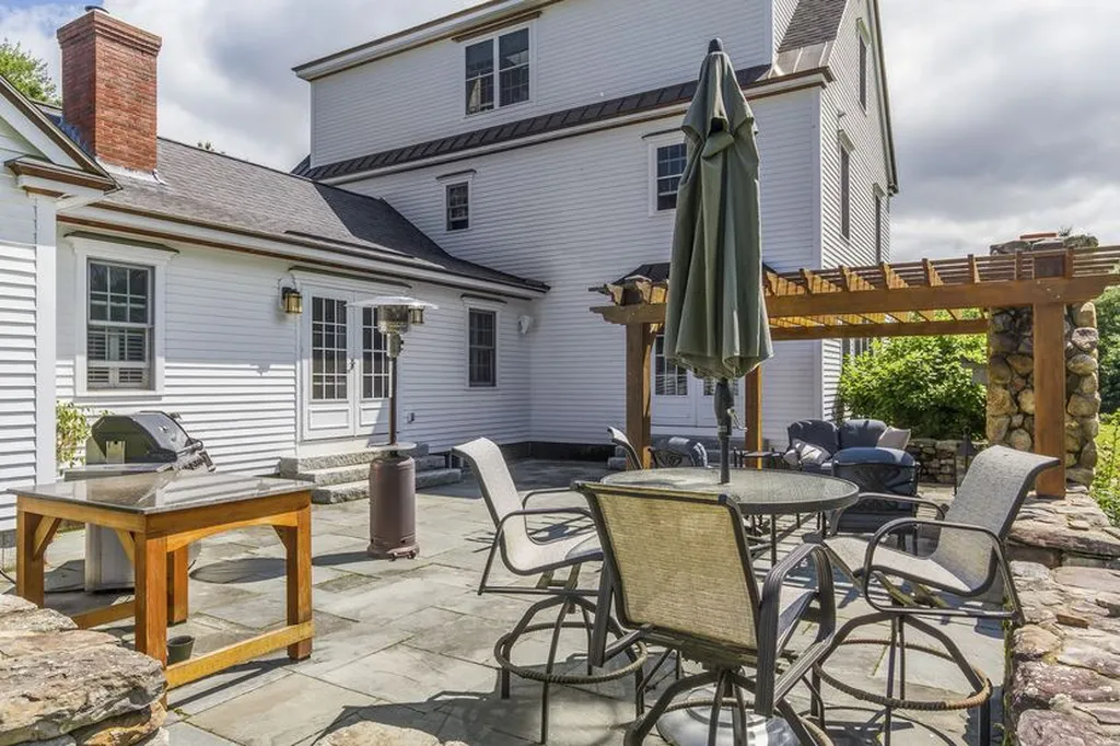 49 Oak Hill Road Brookline NH 03033