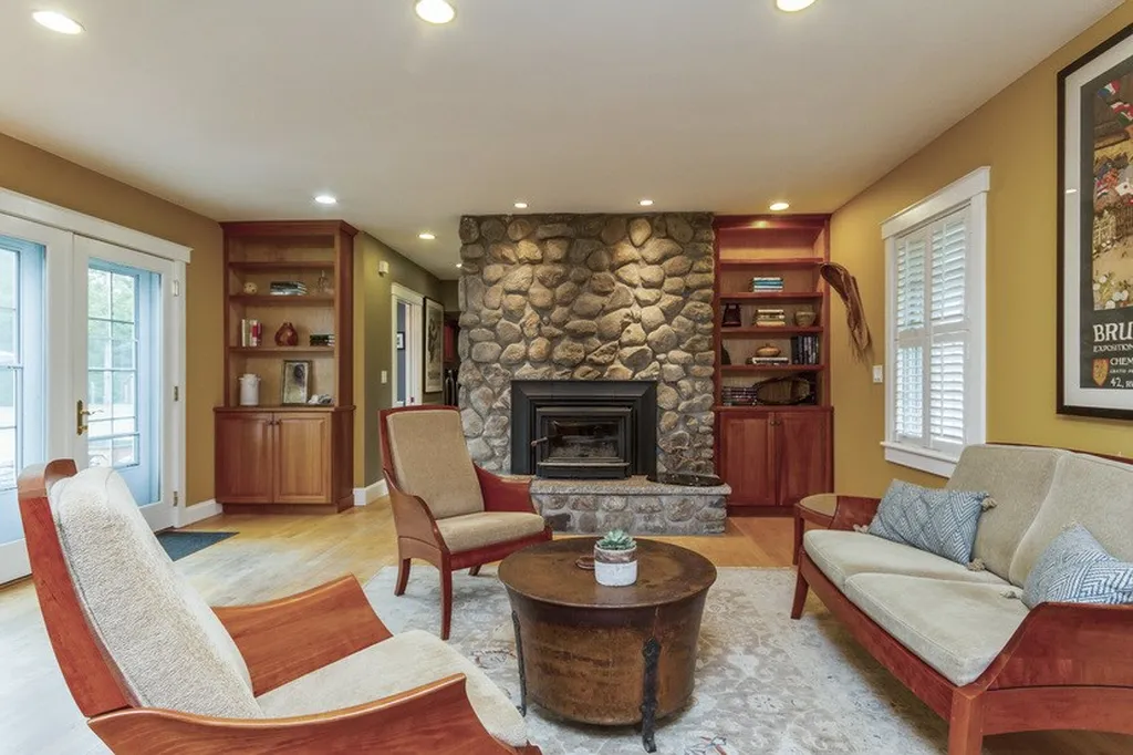 49 Oak Hill Road Brookline NH 03033