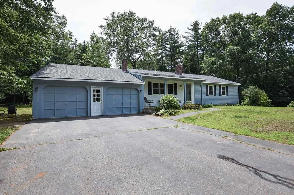17 Meadow Lark Lane Danville NH 03819