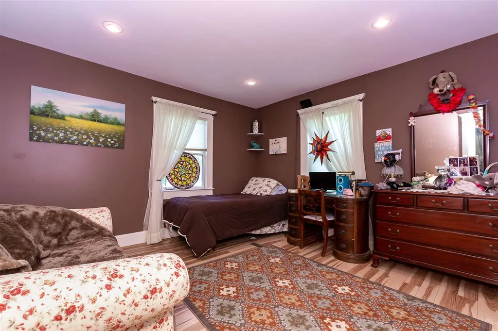 1 Burns Street Nashua NH 03064