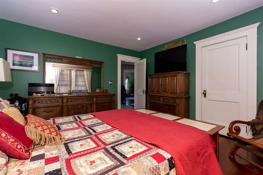1 Burns Street Nashua NH 03064