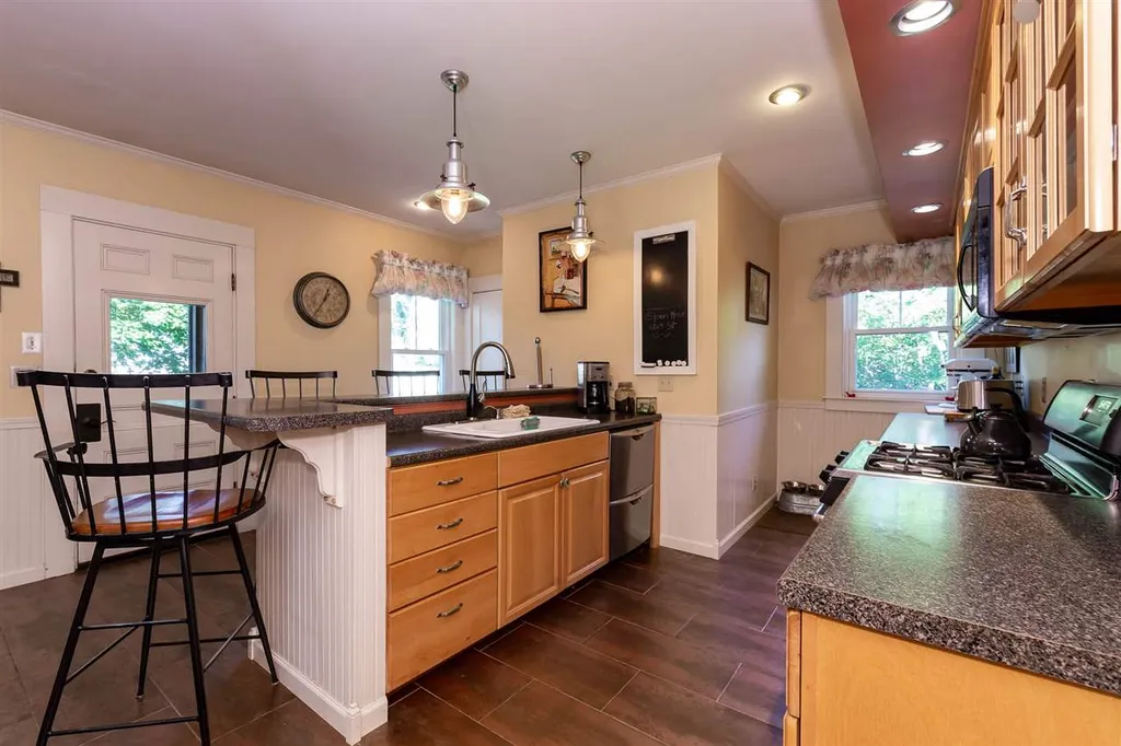 1 Burns Street Nashua NH 03064