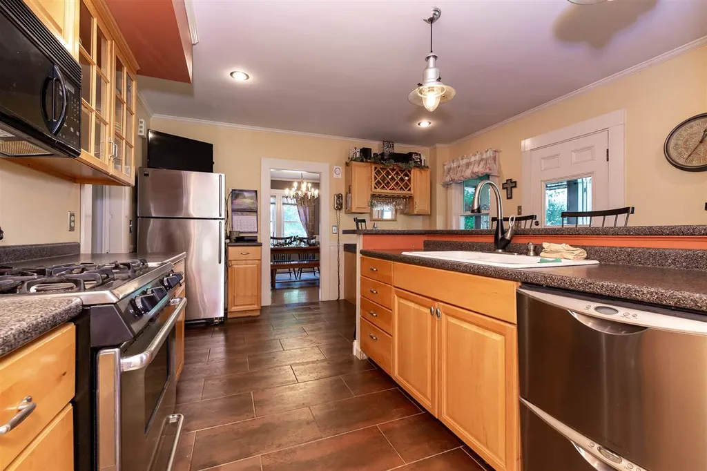 1 Burns Street Nashua NH 03064