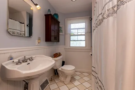 1 Burns Street Nashua NH 03064