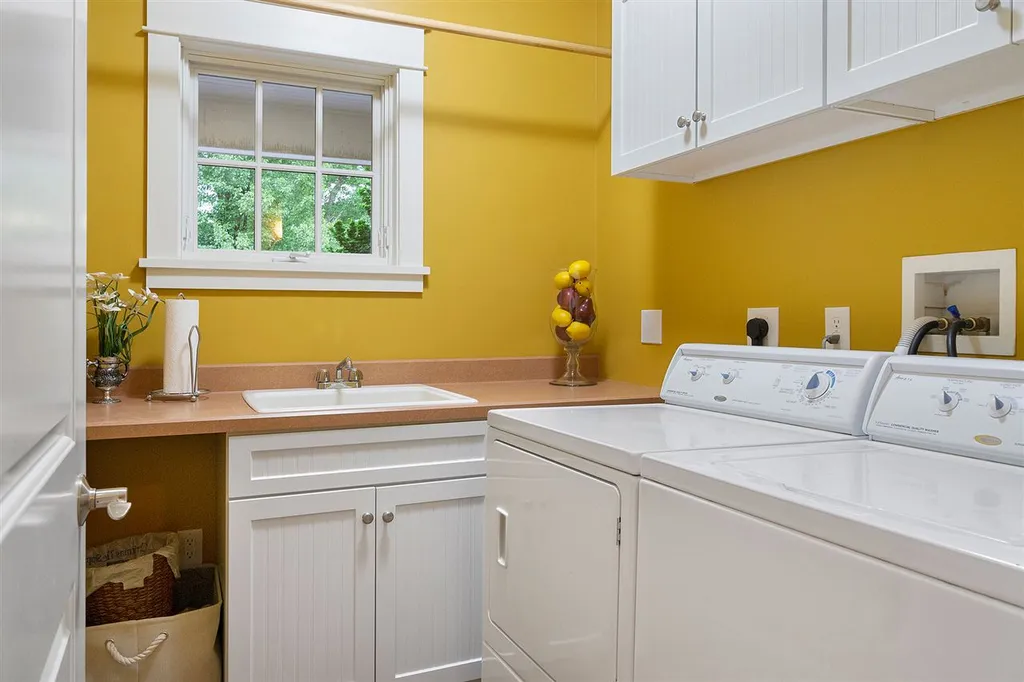 106 Long Hill Road Hollis NH 03049