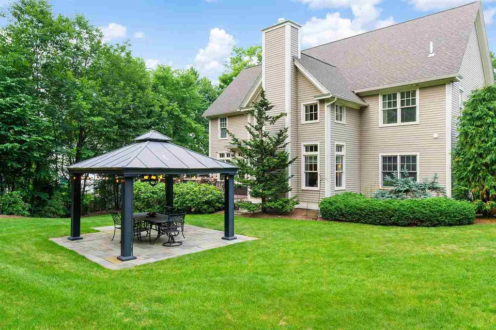 106 Long Hill Road Hollis NH 03049