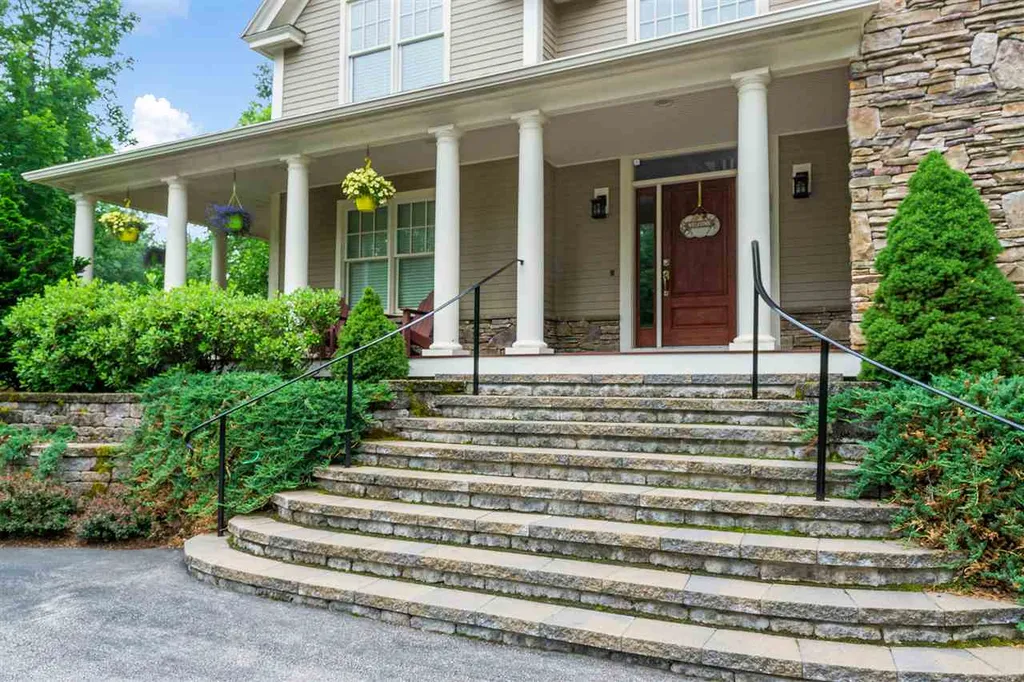 106 Long Hill Road Hollis NH 03049