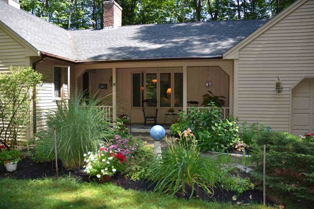 5 Loon Street Wolfeboro NH 03894