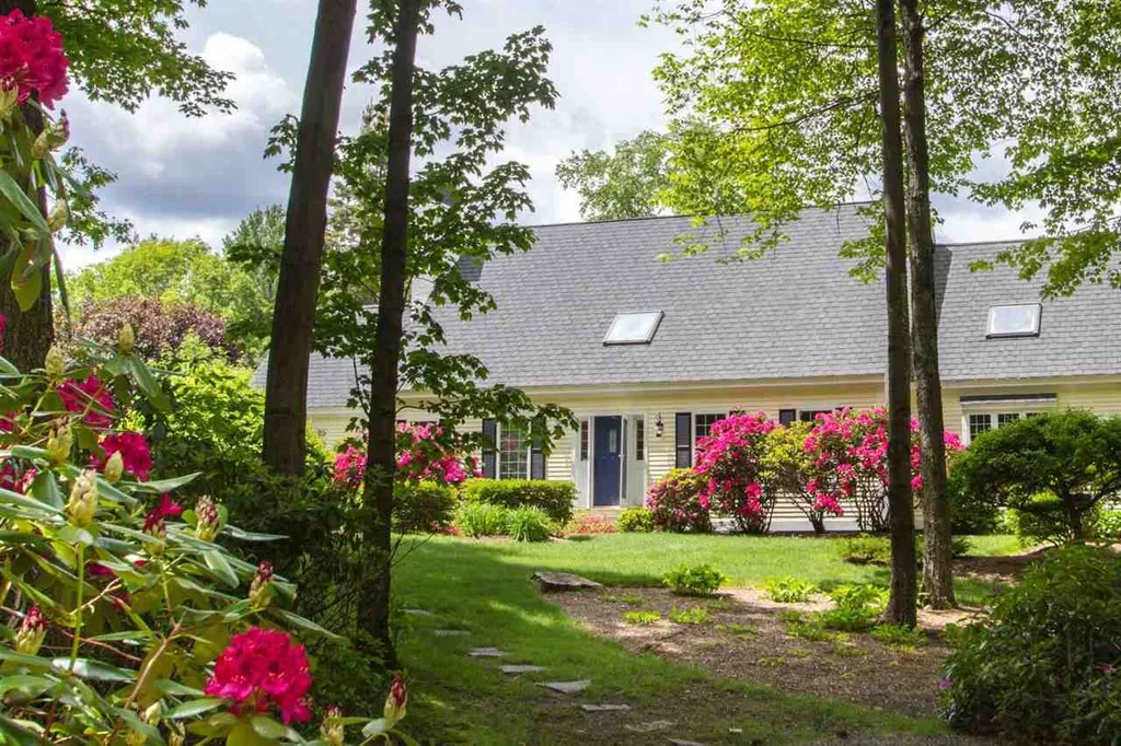 47 Lake Country Road Meredith NH 03253