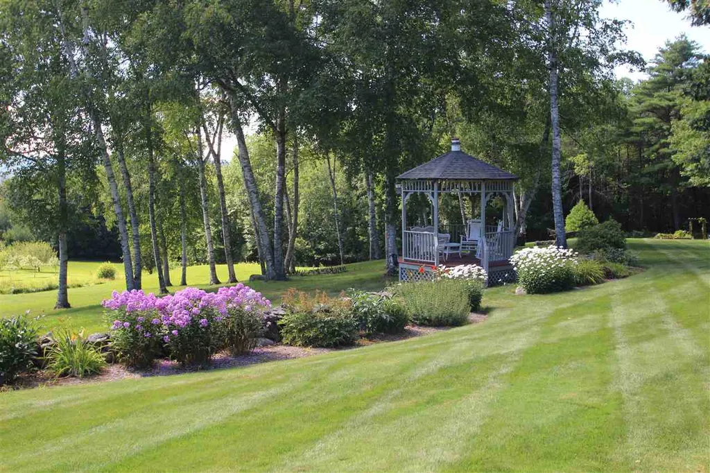 47 Lake Country Road Meredith NH 03253
