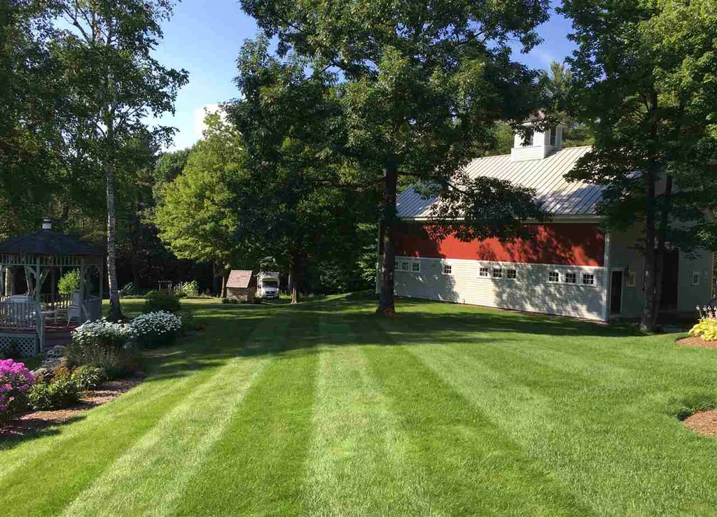 47 Lake Country Road Meredith NH 03253