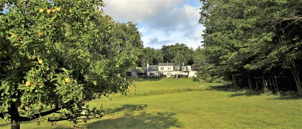 47 Lake Country Road Meredith NH 03253