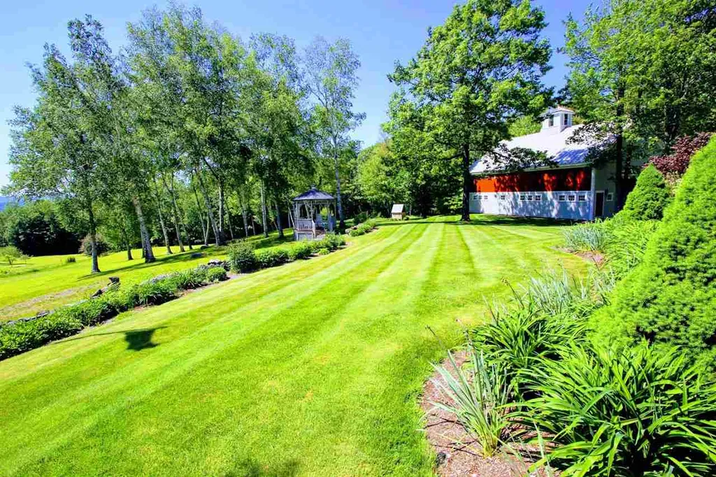 47 Lake Country Road Meredith NH 03253