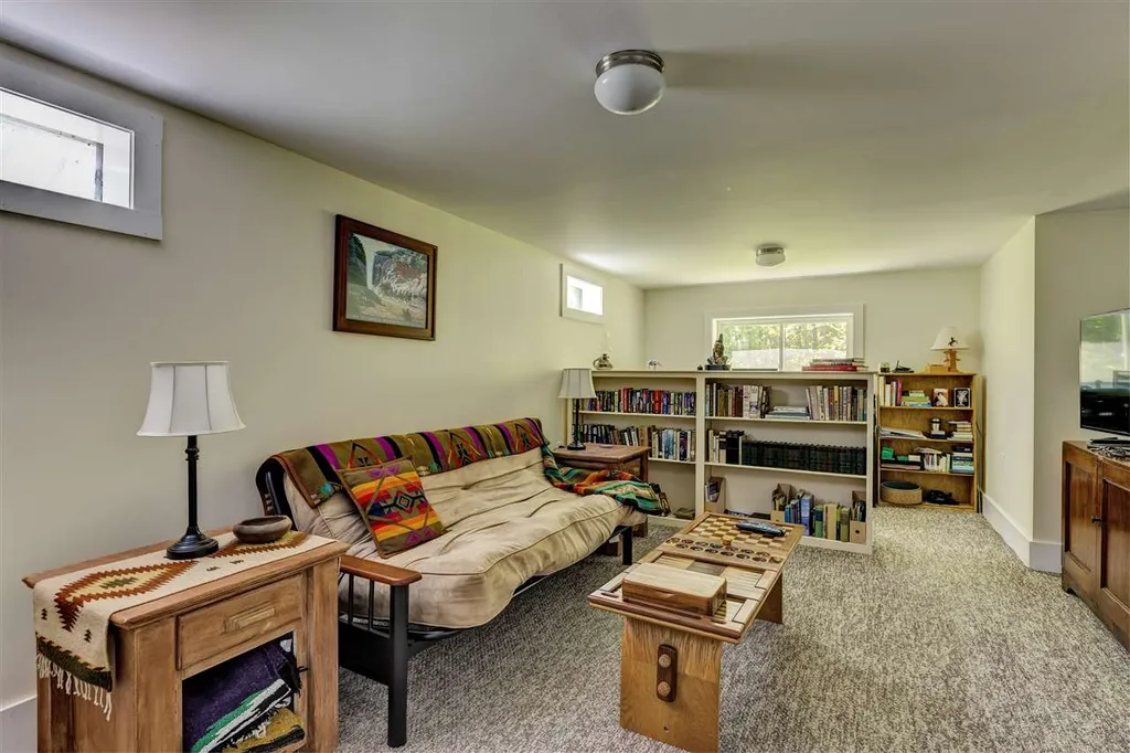 123 Mountain Road New London NH 03257