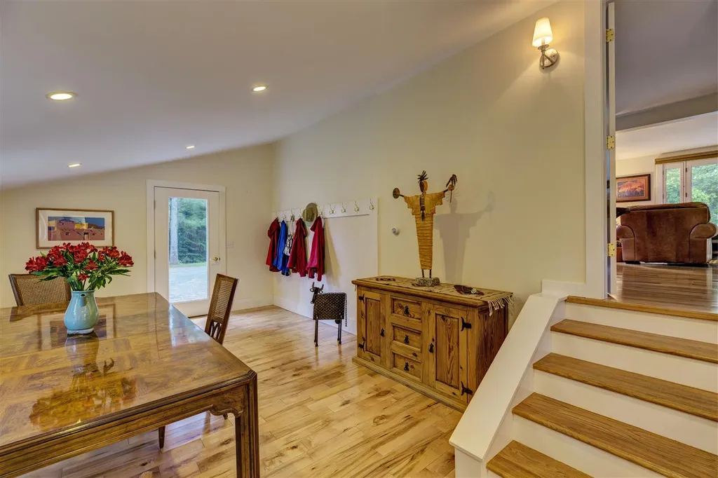 123 Mountain Road New London NH 03257