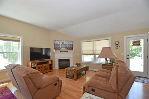 66 Breezy Way Barrington NH 03825