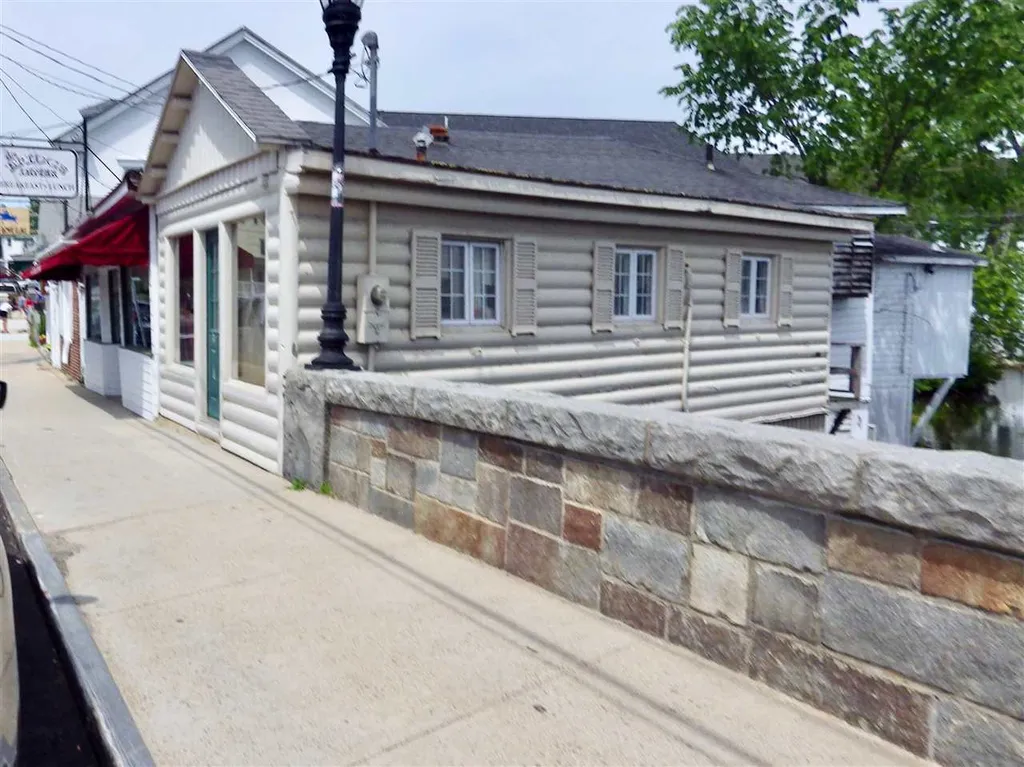 15 North Main Street Wolfeboro NH 03894