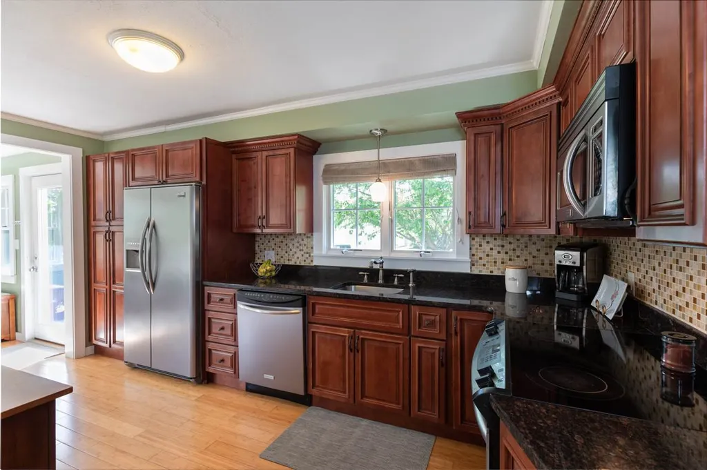 27 Fields Road Portsmouth NH 03801