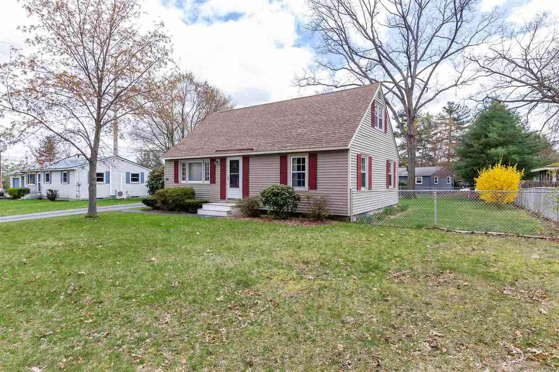 4 Saxon Lane Nashua NH 03062