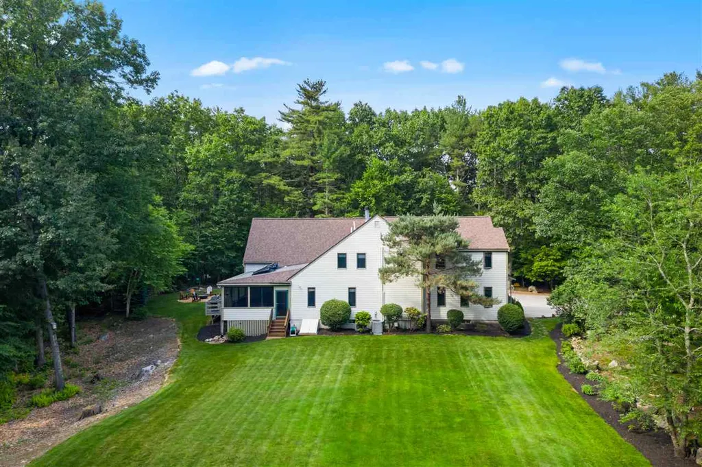 2 Highlander Drive North Hampton NH 03862