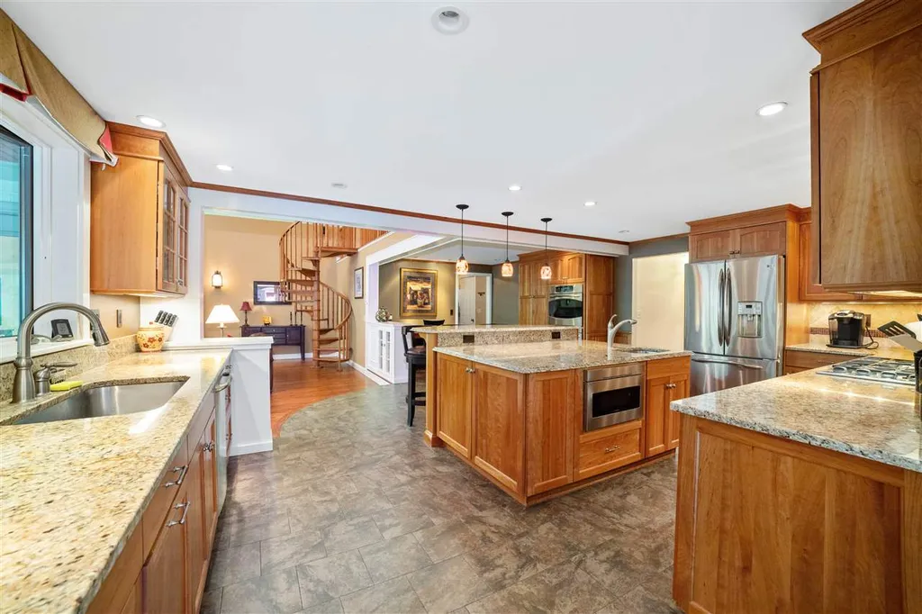 2 Highlander Drive North Hampton NH 03862