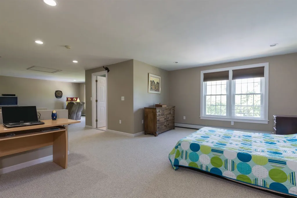 19 Baldwin Way Dover NH 03820