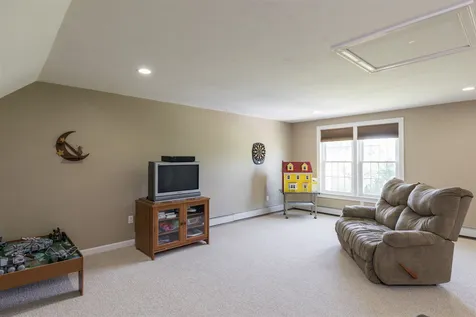 19 Baldwin Way Dover NH 03820