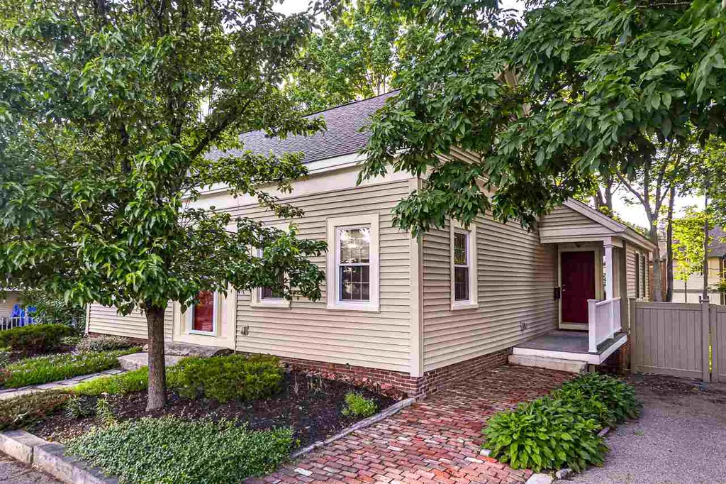 21 Pleasant Street Somersworth NH 03878