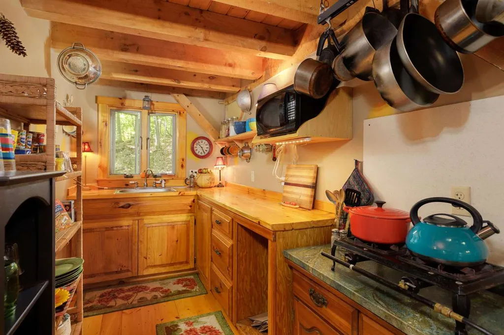 100 West Cove Road Brookfield NH 03872