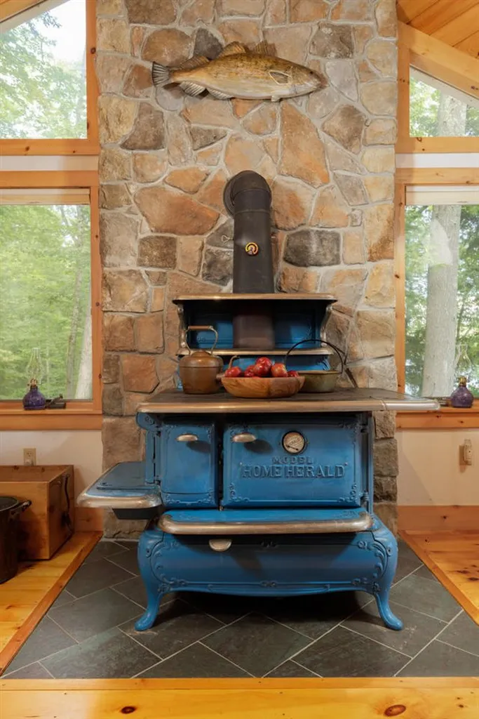 100 West Cove Road Brookfield NH 03872