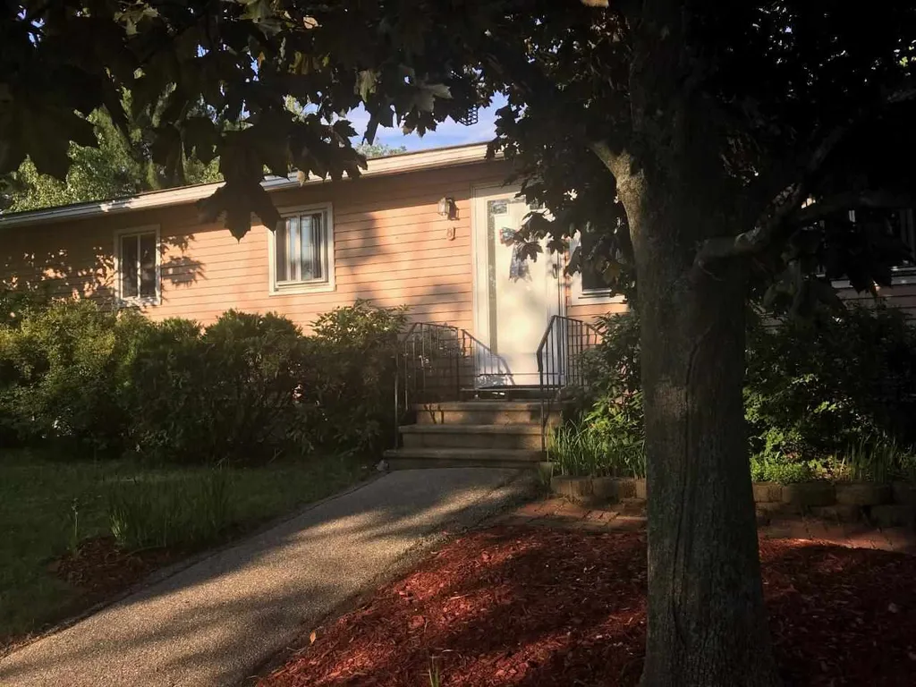 8 Val Street Manchester NH 03103
