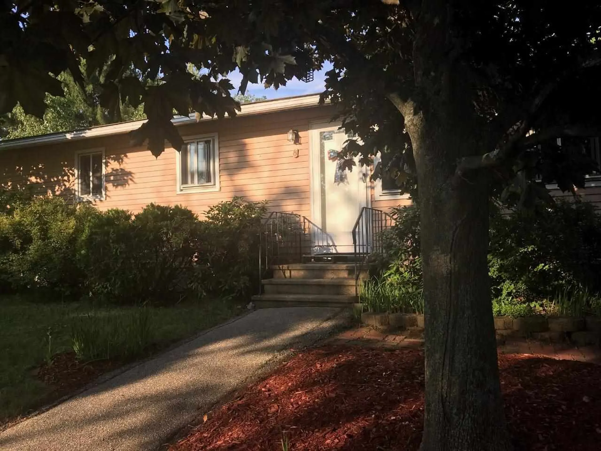 8 Val Street Manchester NH 03103