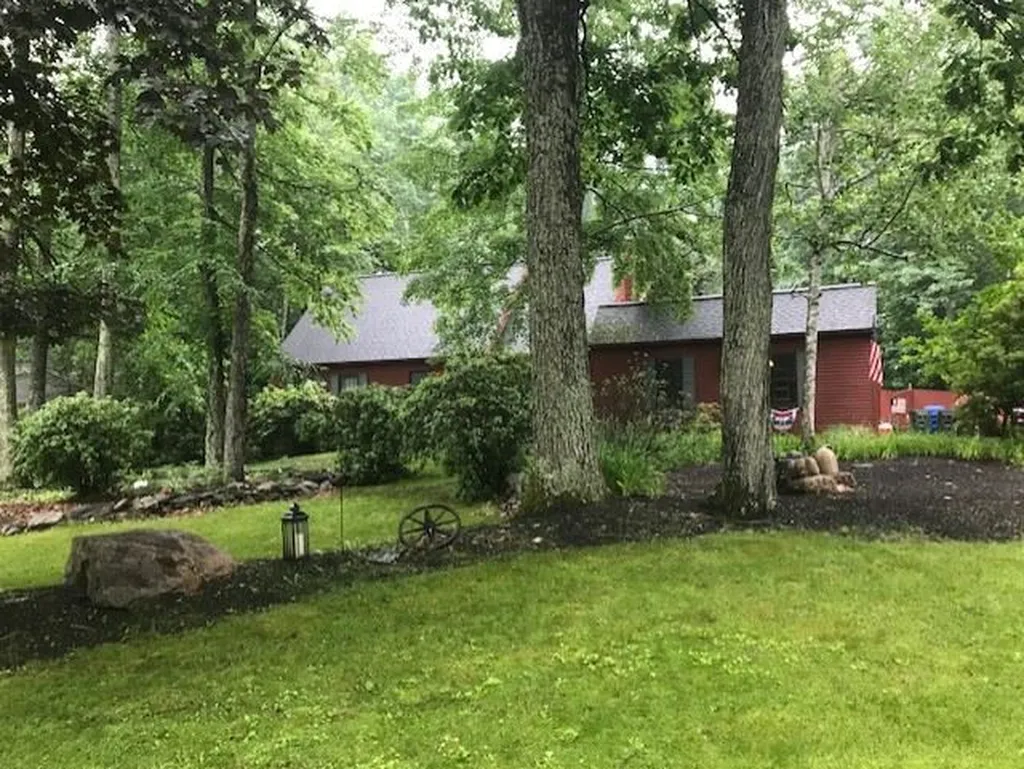 26 Wedgewood Drive Londonderry NH 03053