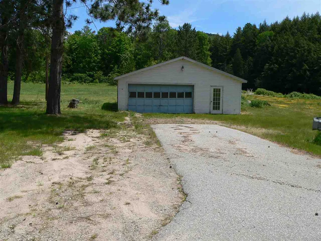 33 Emerson Road Stark NH 03582