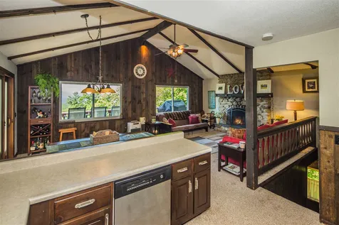 916 Sherwood Drive Mendon VT 05701