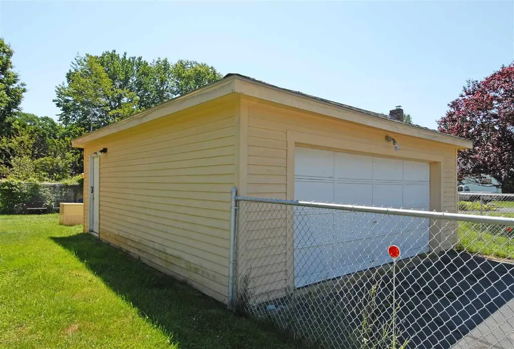 24 Presidential Circle Hampton NH 03842