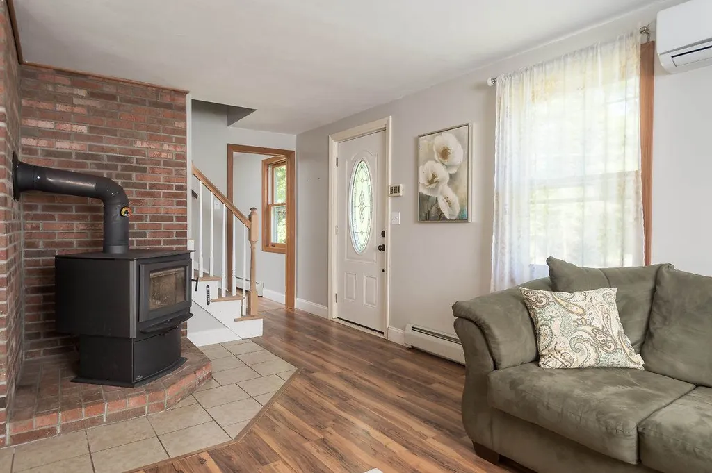 92 Ridge Road Deerfield NH 03037