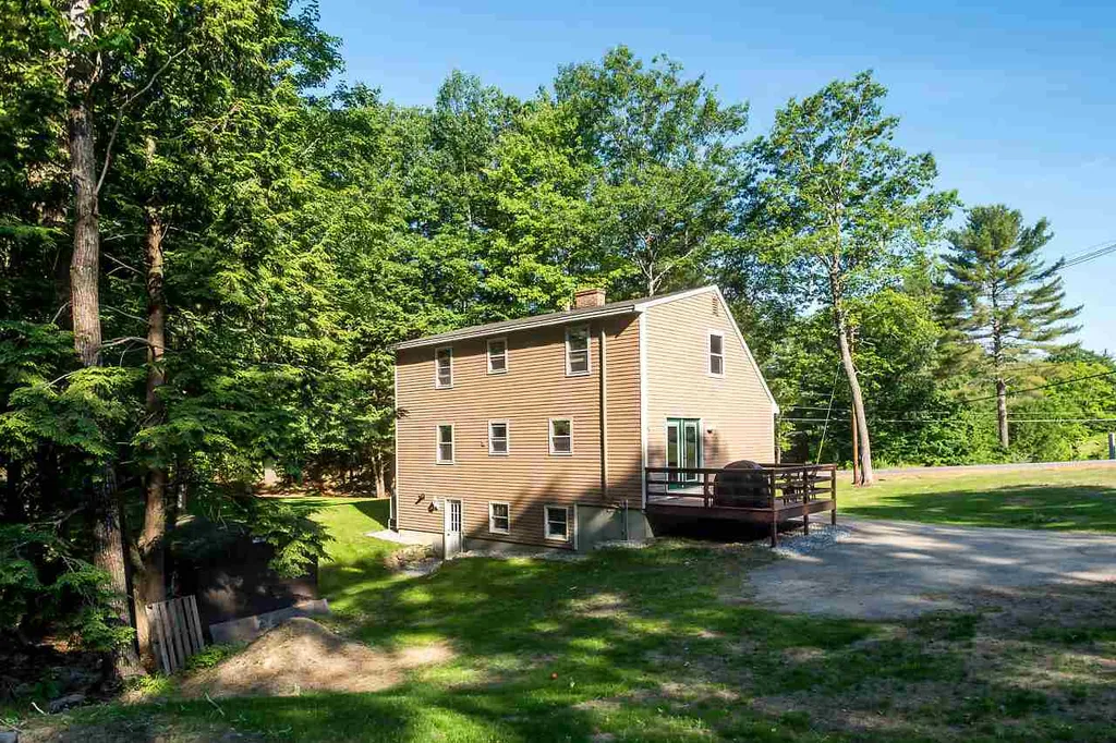 92 Ridge Road Deerfield NH 03037