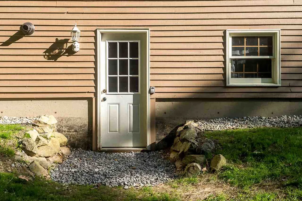 92 Ridge Road Deerfield NH 03037