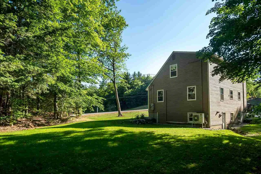 92 Ridge Road Deerfield NH 03037