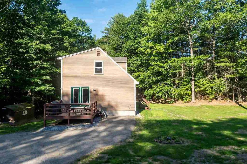 92 Ridge Road Deerfield NH 03037