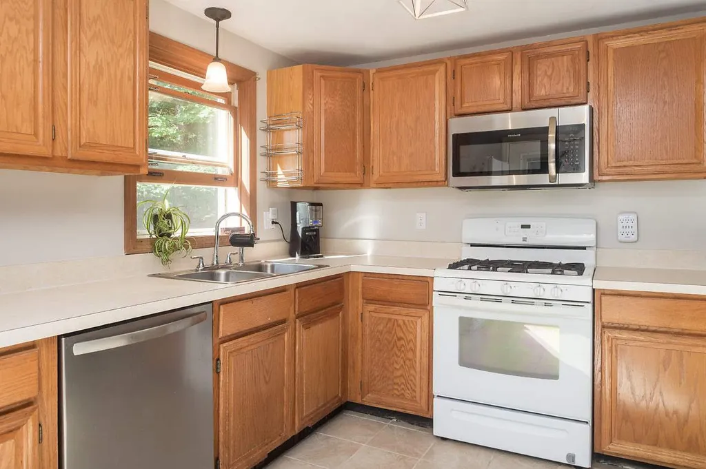 92 Ridge Road Deerfield NH 03037